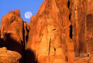 10513198_Arches_Moonset