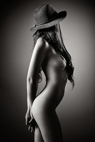24358396 nude-woman-with-a-hat-johan-swanepoel